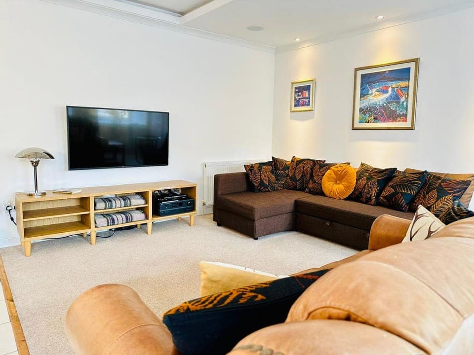 TV and multimedia, Living room, Seating area
