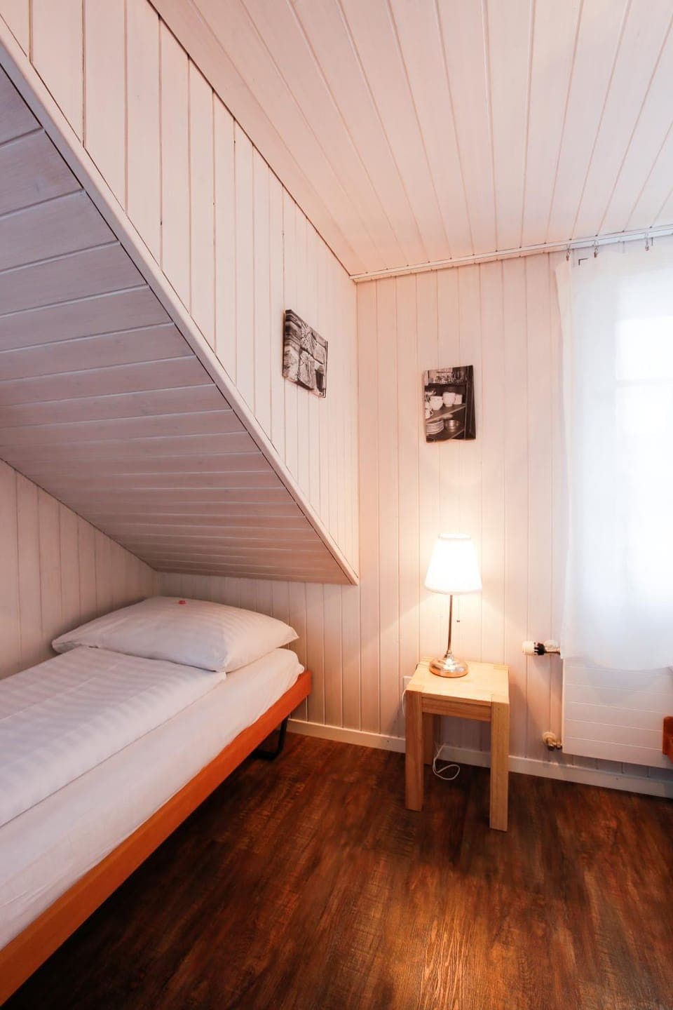 Photo of the whole room, Decorative detail