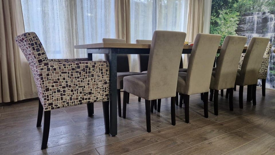 Seating area, Dining area