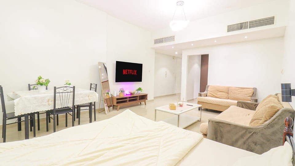 Bed, Photo of the whole room, Seating area, Dining area, Bedroom