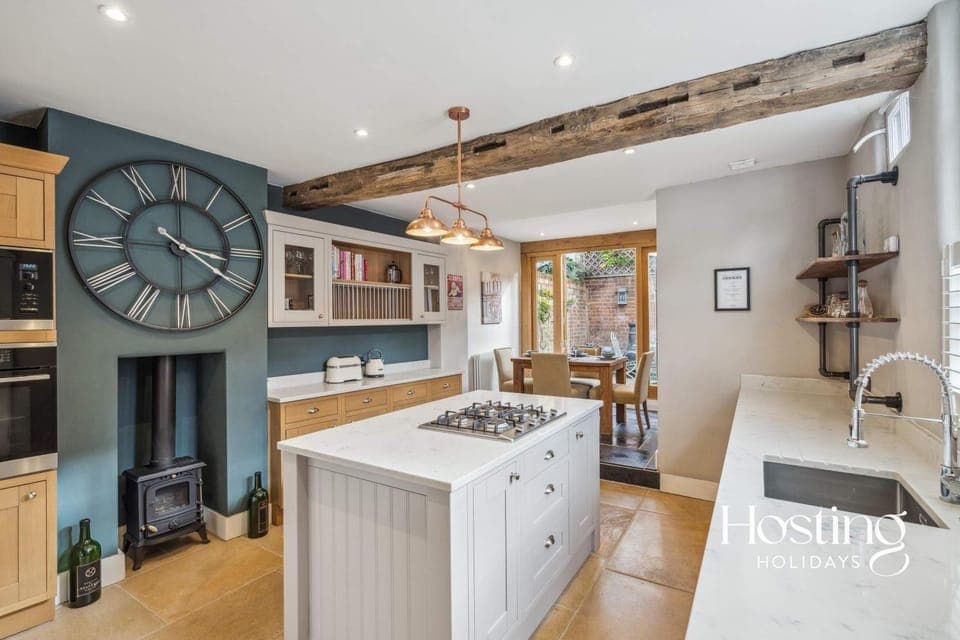 Kitchen or kitchenette, Dining area, dishwasher, stove