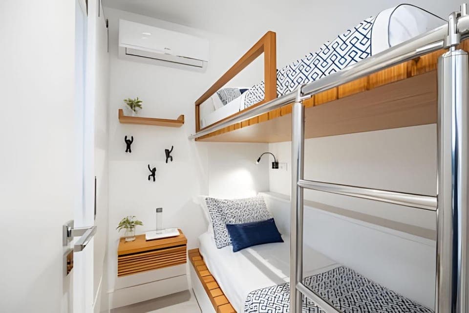 Bed, Photo of the whole room, air conditioner