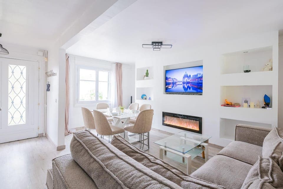 TV and multimedia, Living room, Seating area