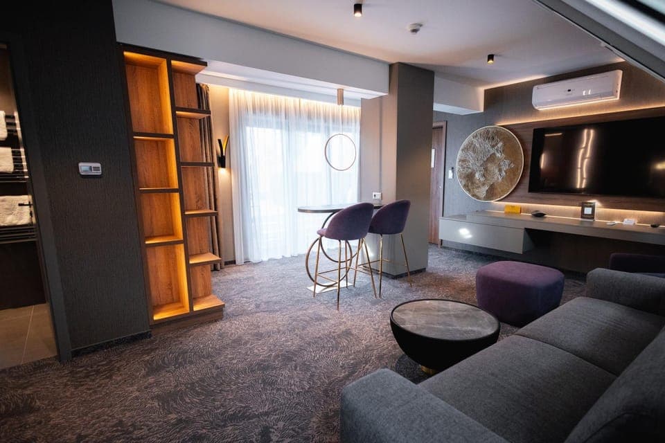 Living room, Seating area