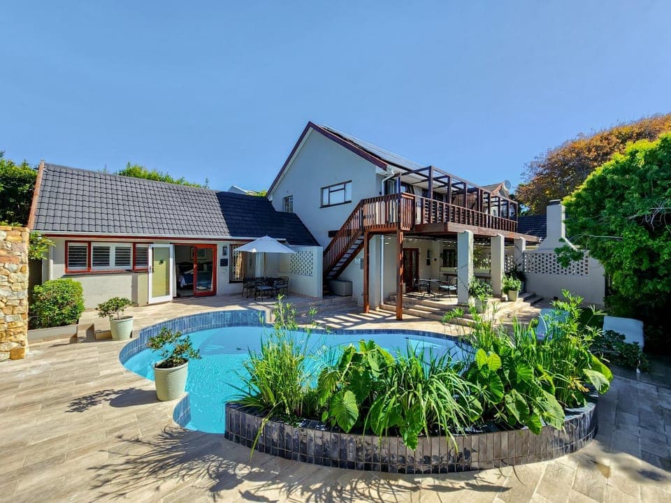 Property building, Day, Garden, Garden view, Pool view, Swimming pool, sunbed