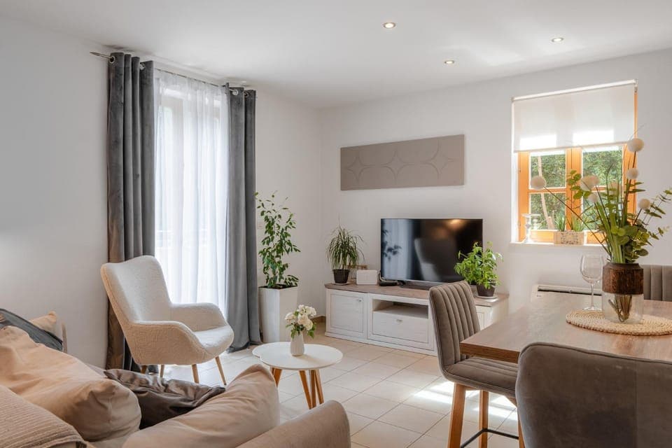 TV and multimedia, Living room, Seating area