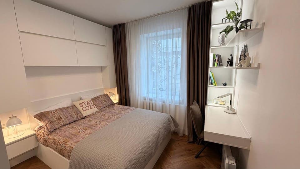 Bed, Photo of the whole room, Bedroom