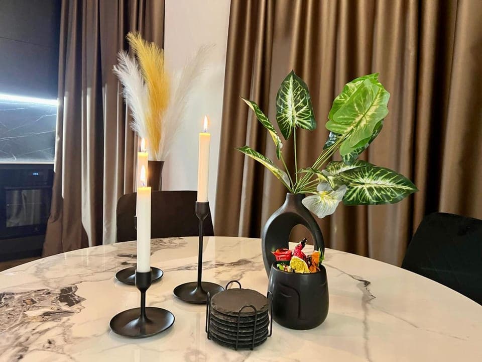 Living room, Decorative detail, Dining area