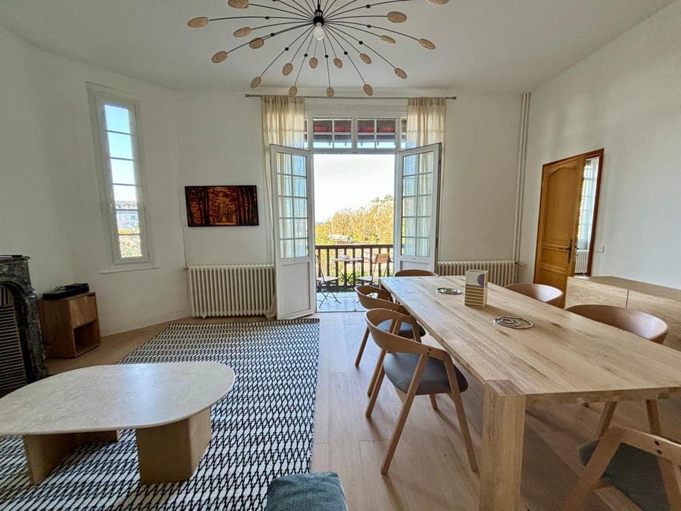 TV and multimedia, Living room, Dining area