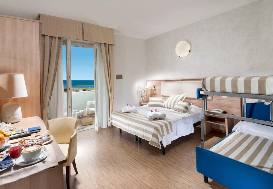 Bed, Balcony/Terrace, Photo of the whole room, Bedroom, Sea view, bunk bed, wardrobe, air conditioner