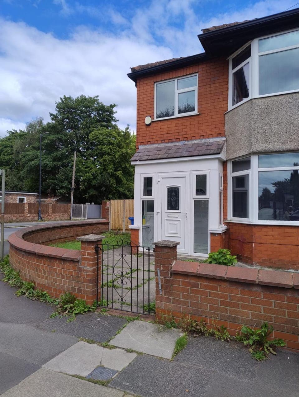Property building, Neighbourhood, Garden, Garden view, Street view