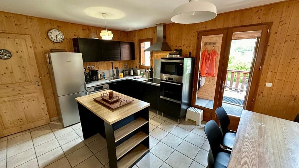 Coffee/tea facilities, oven, stove, toaster