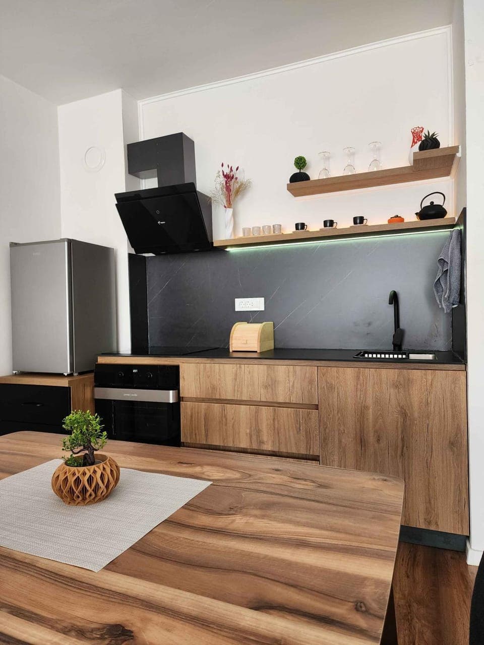 Dining area, kitchen