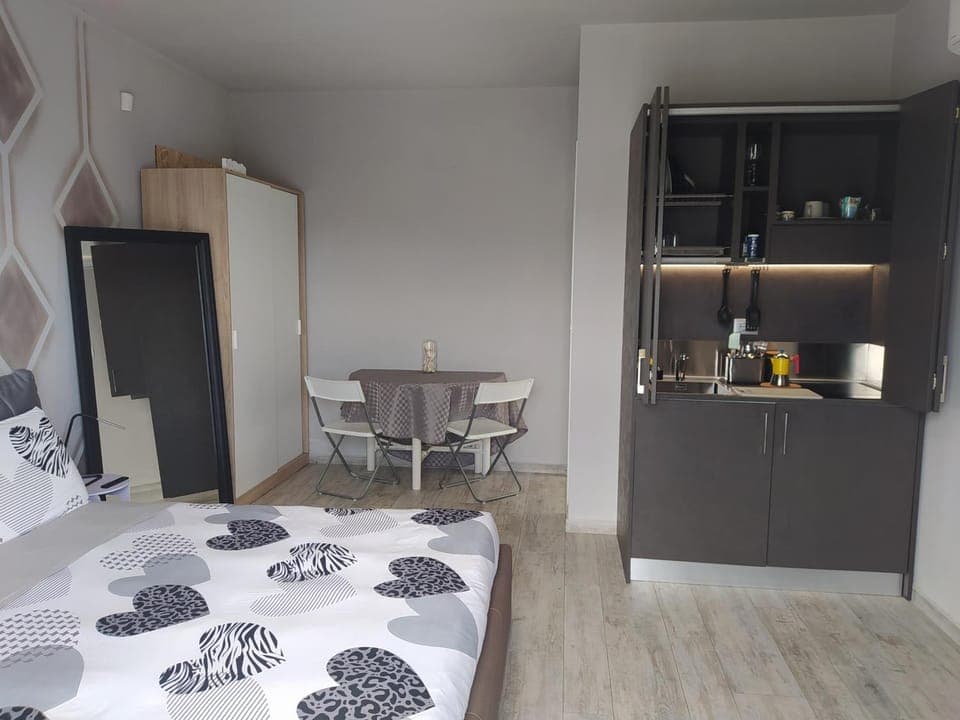 Bed, Kitchen or kitchenette, Dining area, Bedroom