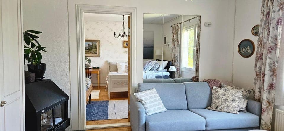 Photo of the whole room, Bedroom