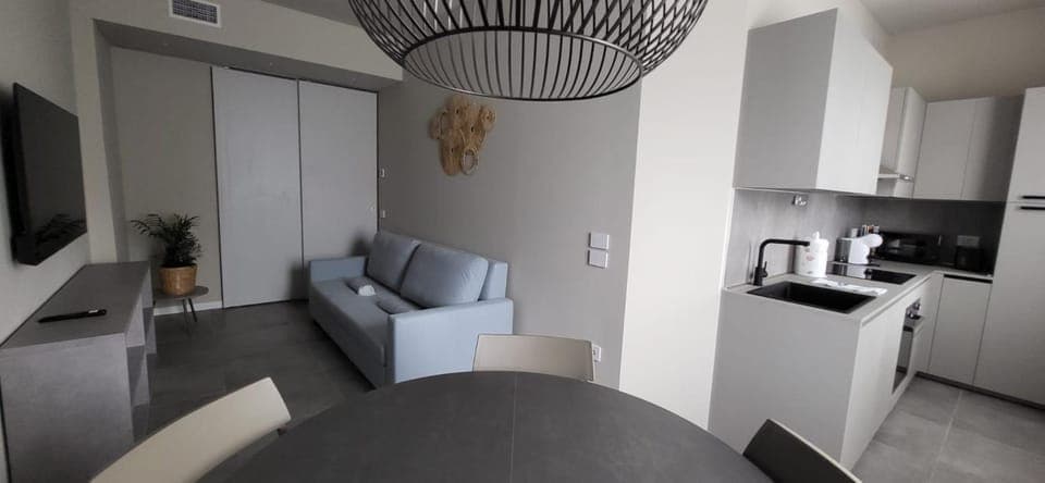 TV and multimedia, Coffee/tea facilities, Living room, Dining area, oven, stove