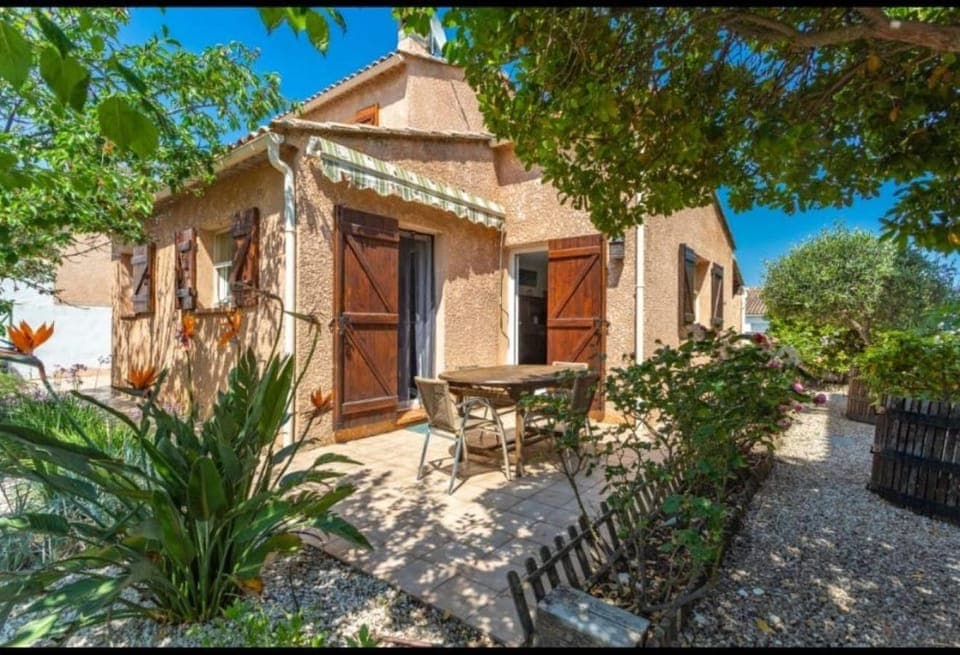 Patio, Garden view, Meals