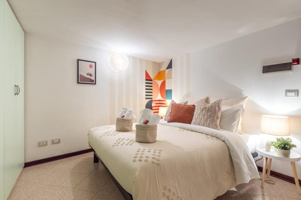 Bed, Photo of the whole room, Bedroom