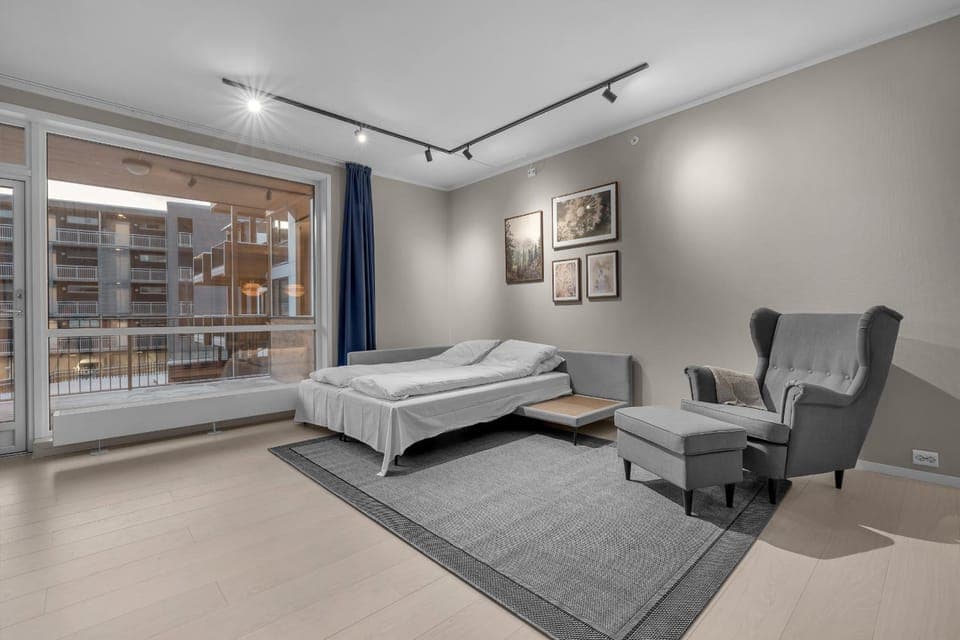 Bed, Living room, Seating area