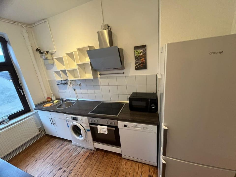 Kitchen or kitchenette, dishwasher, stove