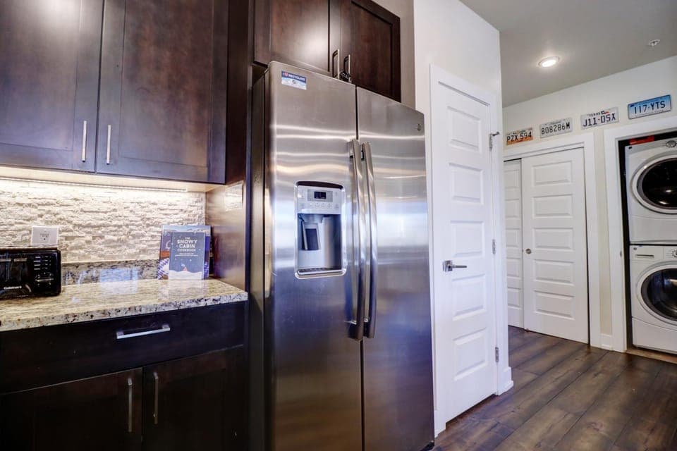 Kitchen or kitchenette, washing machine