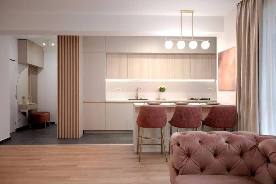 Kitchen or kitchenette, Seating area, Dining area