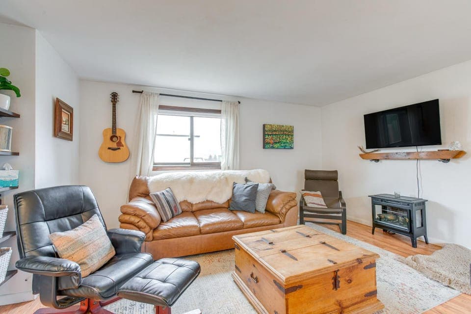 Hike, Ski & More: Walkable Downtown Granby Home House in Granby