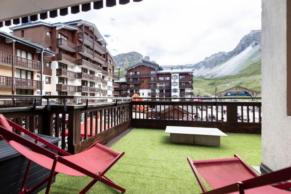Property building, Spring, View (from property/room), Balcony/Terrace, Balcony/Terrace, Mountain view