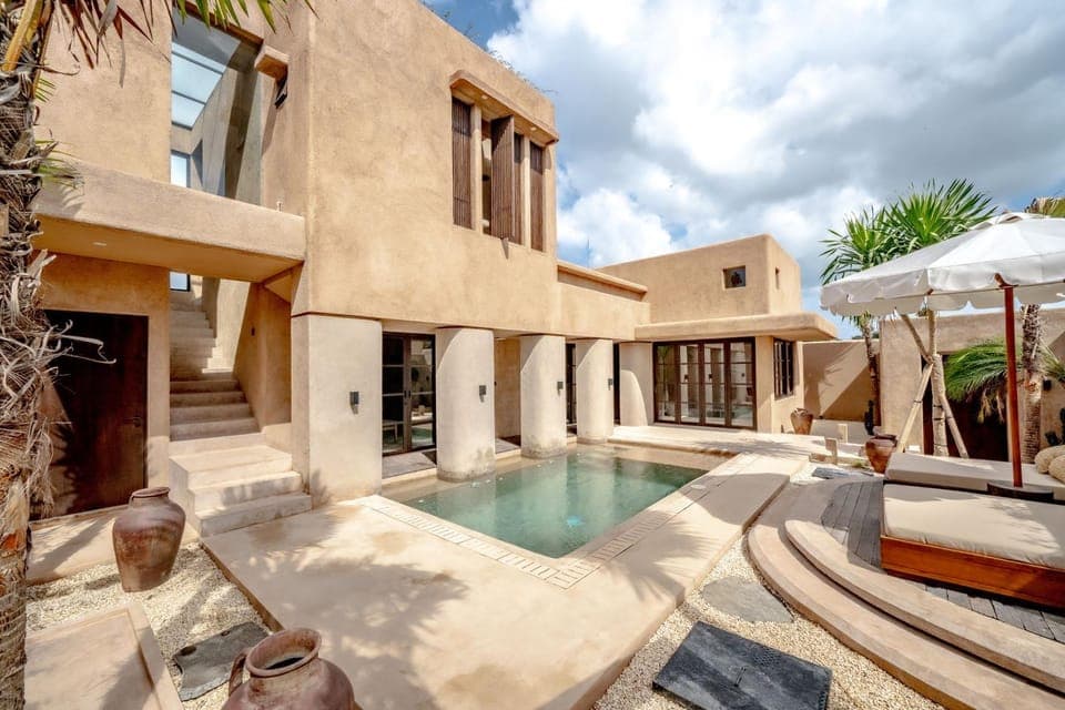 Property building, Patio, View (from property/room), Balcony/Terrace, Pool view, Swimming pool, sunbed