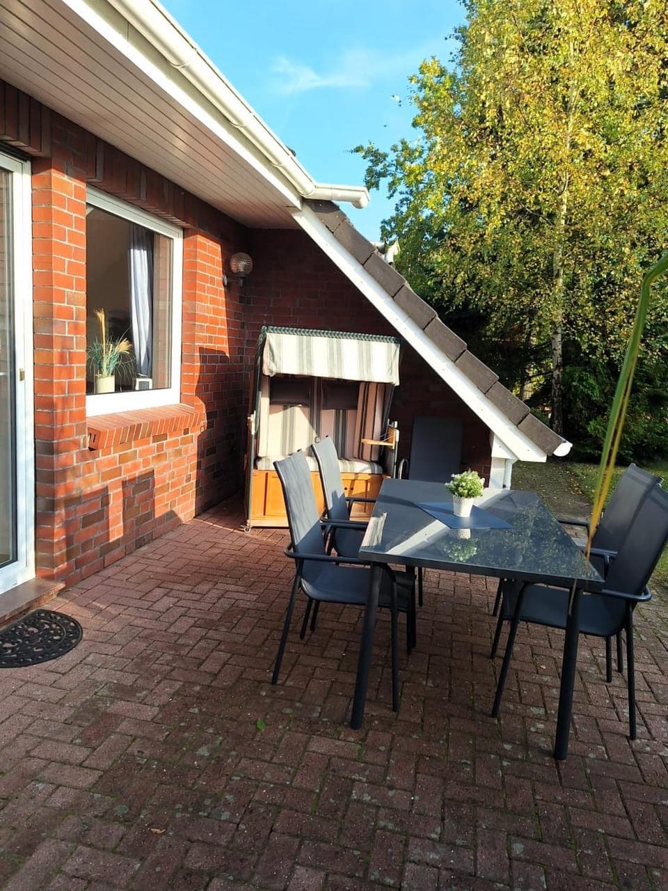 Property building, Balcony/Terrace, Dining area