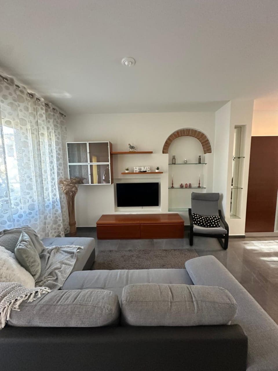 Living room, dishwasher