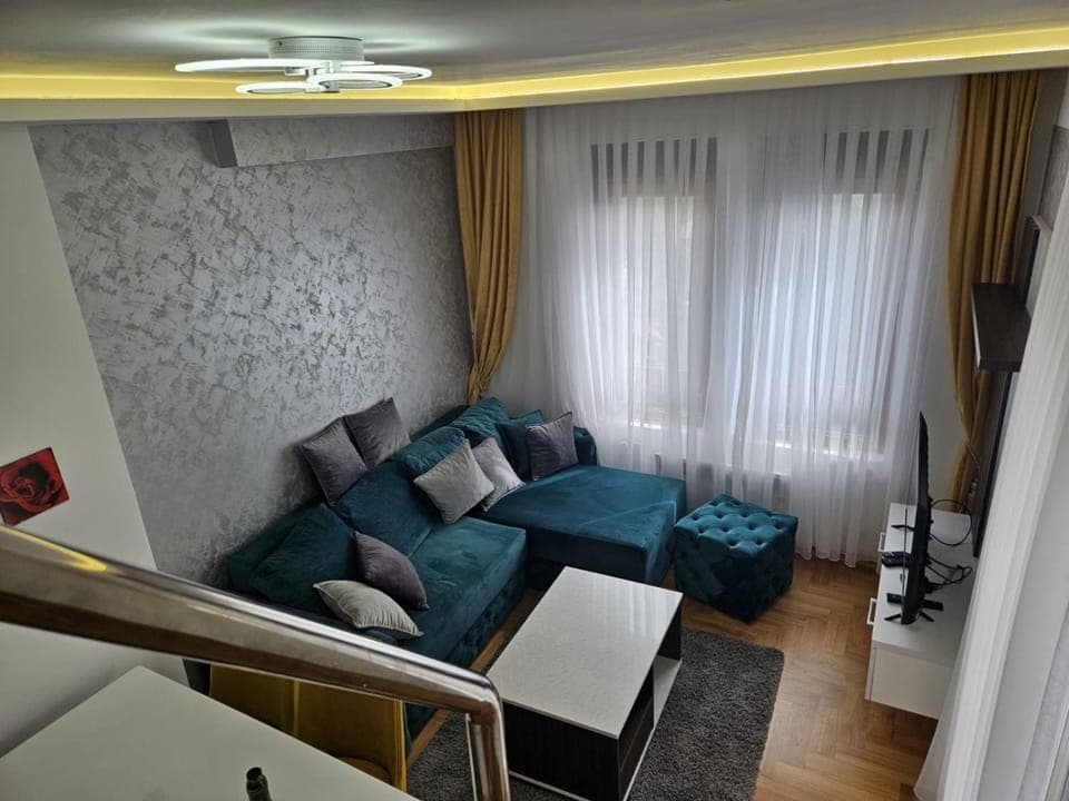 Bed, TV and multimedia, Living room