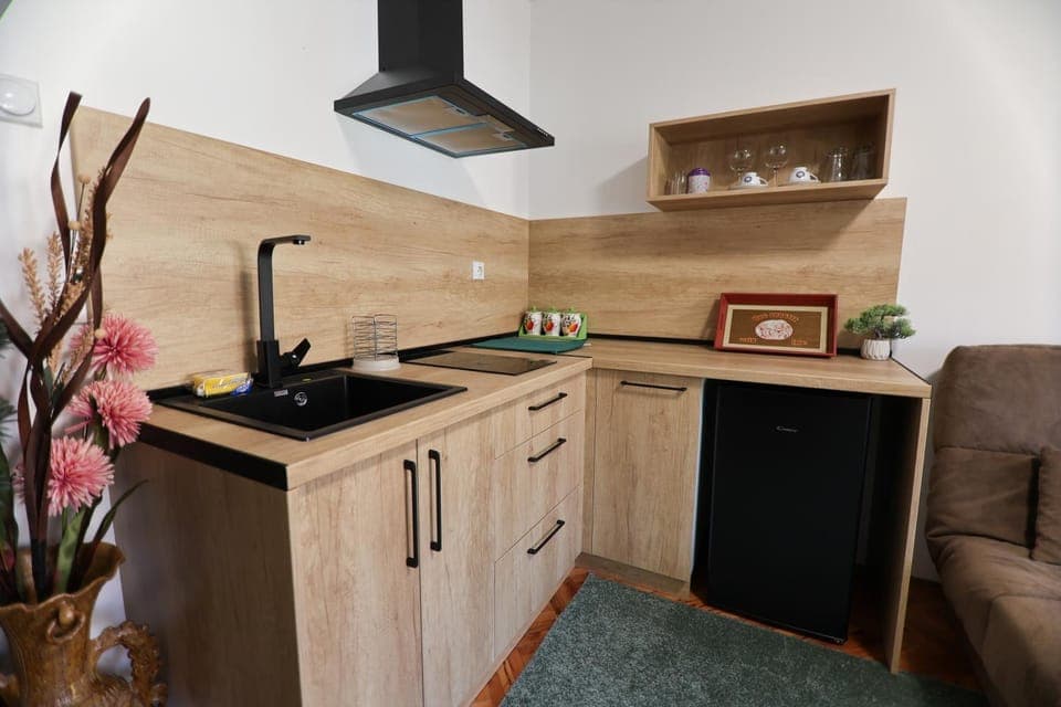 Kitchen or kitchenette, pet friendly, stove