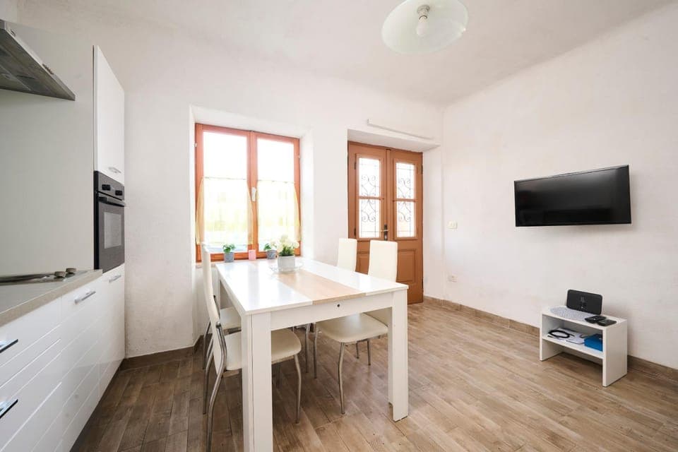 TV and multimedia, Kitchen or kitchenette, Dining area