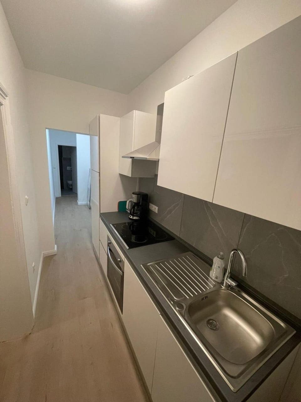 Kitchen or kitchenette, dishwasher, stove