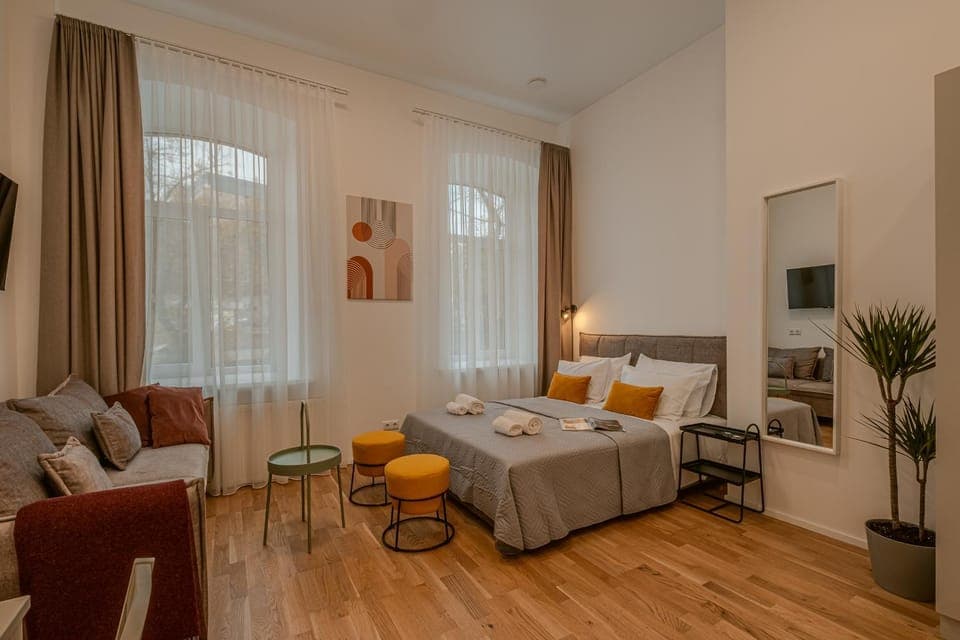 Bed, Photo of the whole room, Seating area, City view