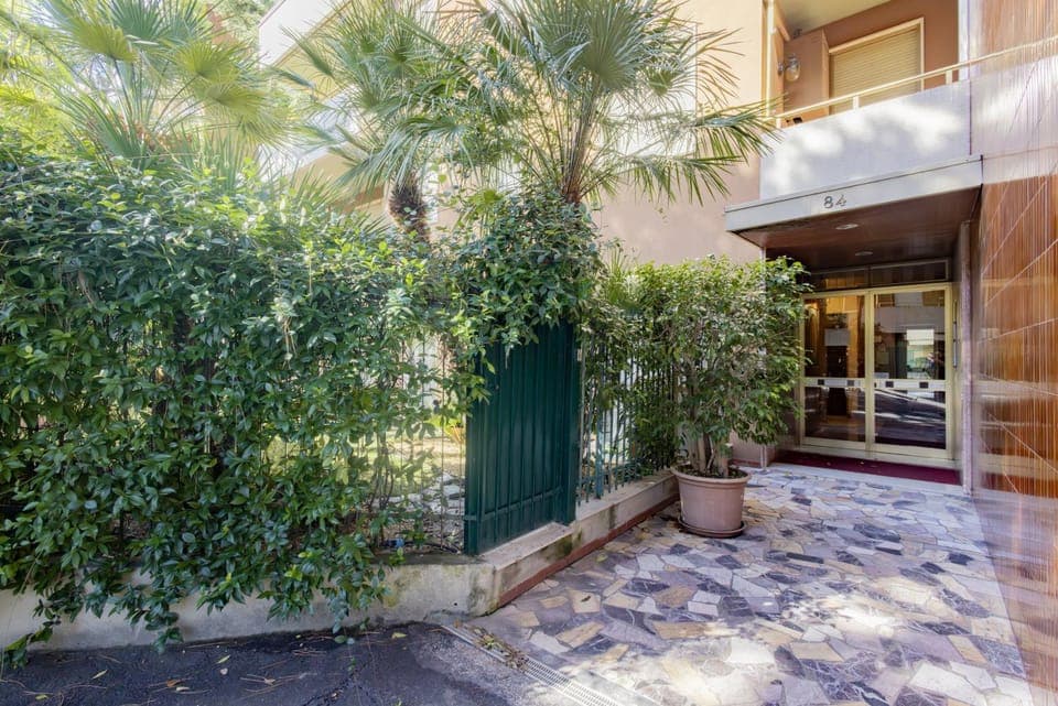 Property building, Facade/entrance, Off site