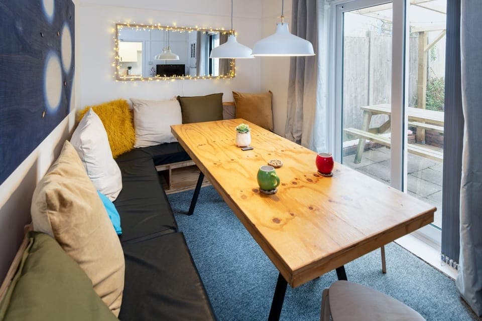 Living room, Seating area, Dining area