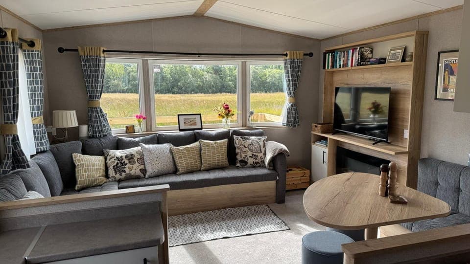 TV and multimedia, Living room, Seating area