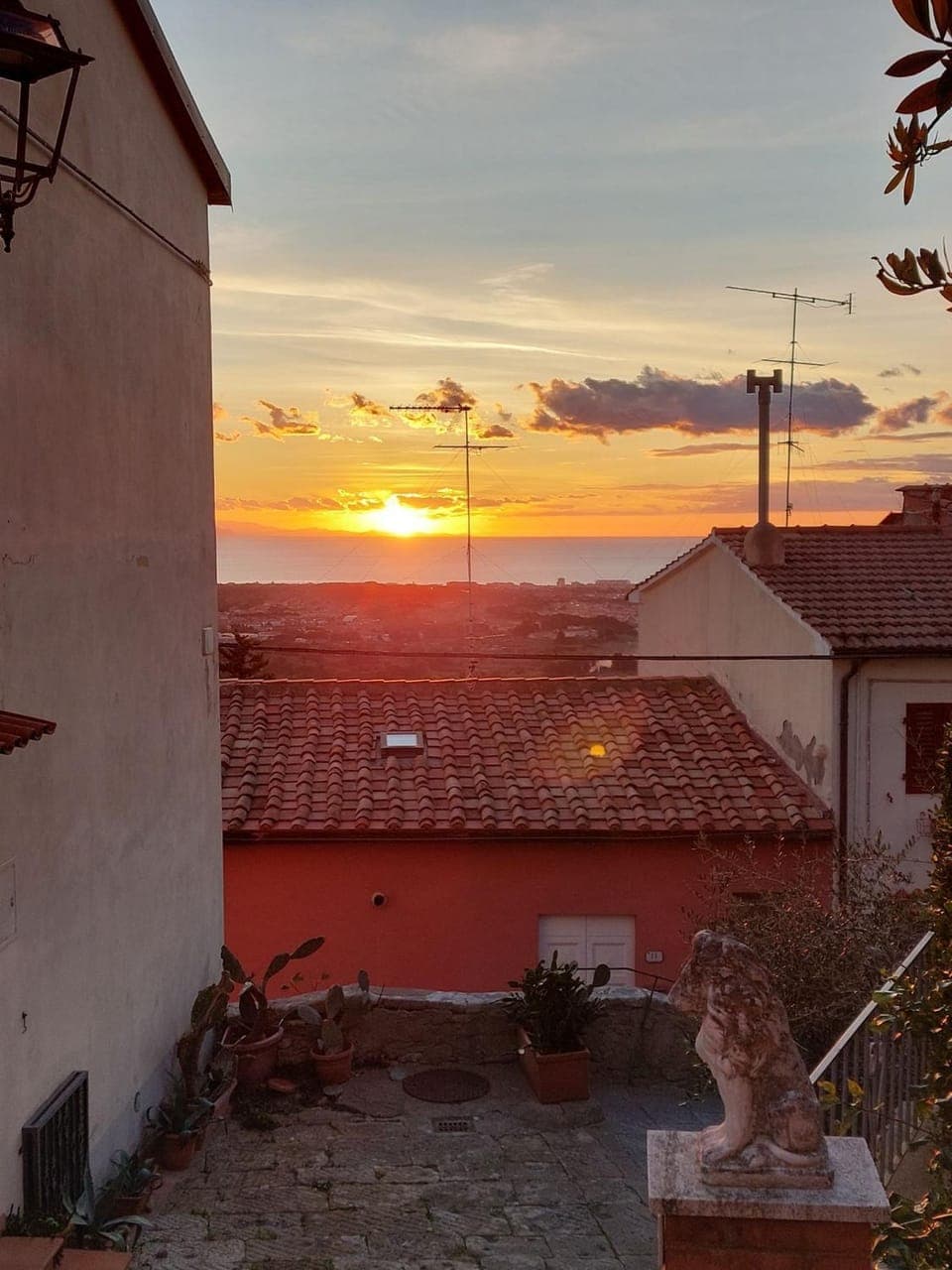 View (from property/room), Sea view, Street view