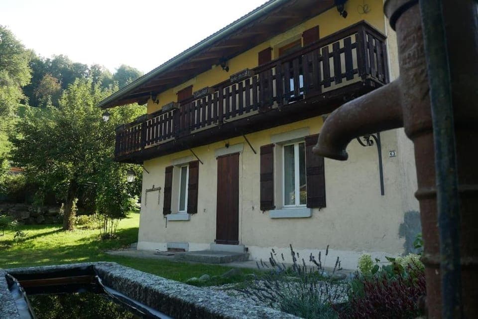 Property building, Spring, Day, Garden, Garden view