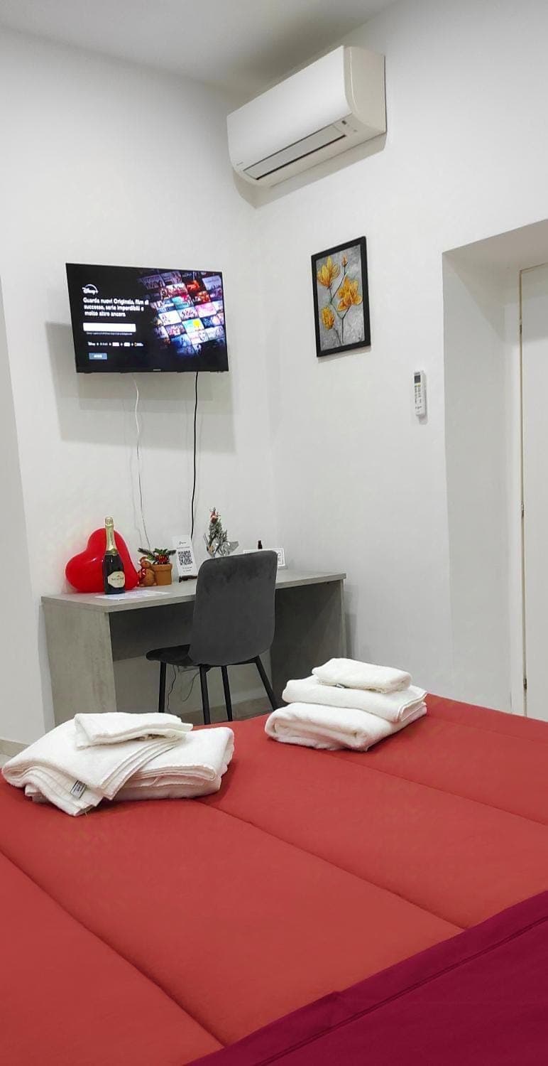 Photo of the whole room, Seating area