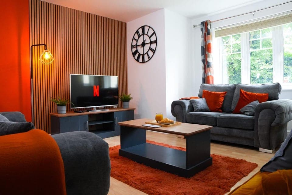 Communal lounge/ TV room, TV and multimedia, Living room, Seating area