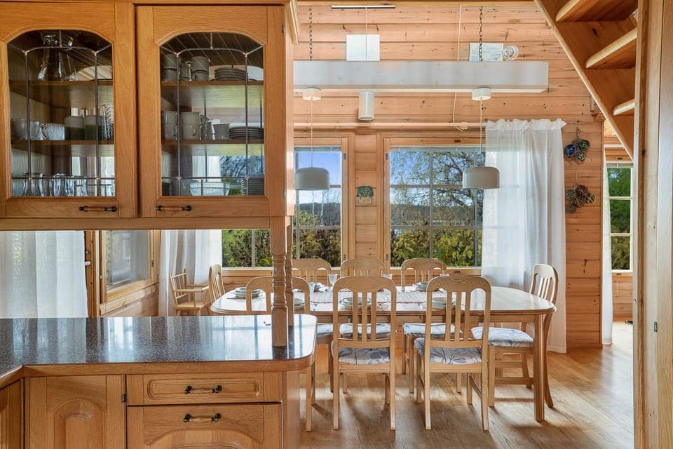 Kitchen or kitchenette, Living room, Seating area, Dining area