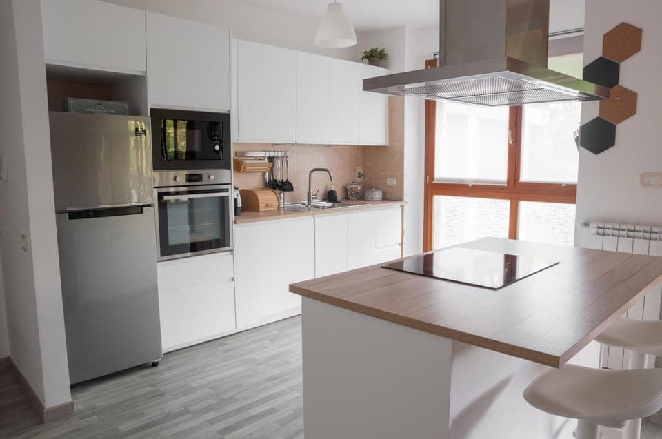 Kitchen or kitchenette, Dining area, dishwasher, oven, stove