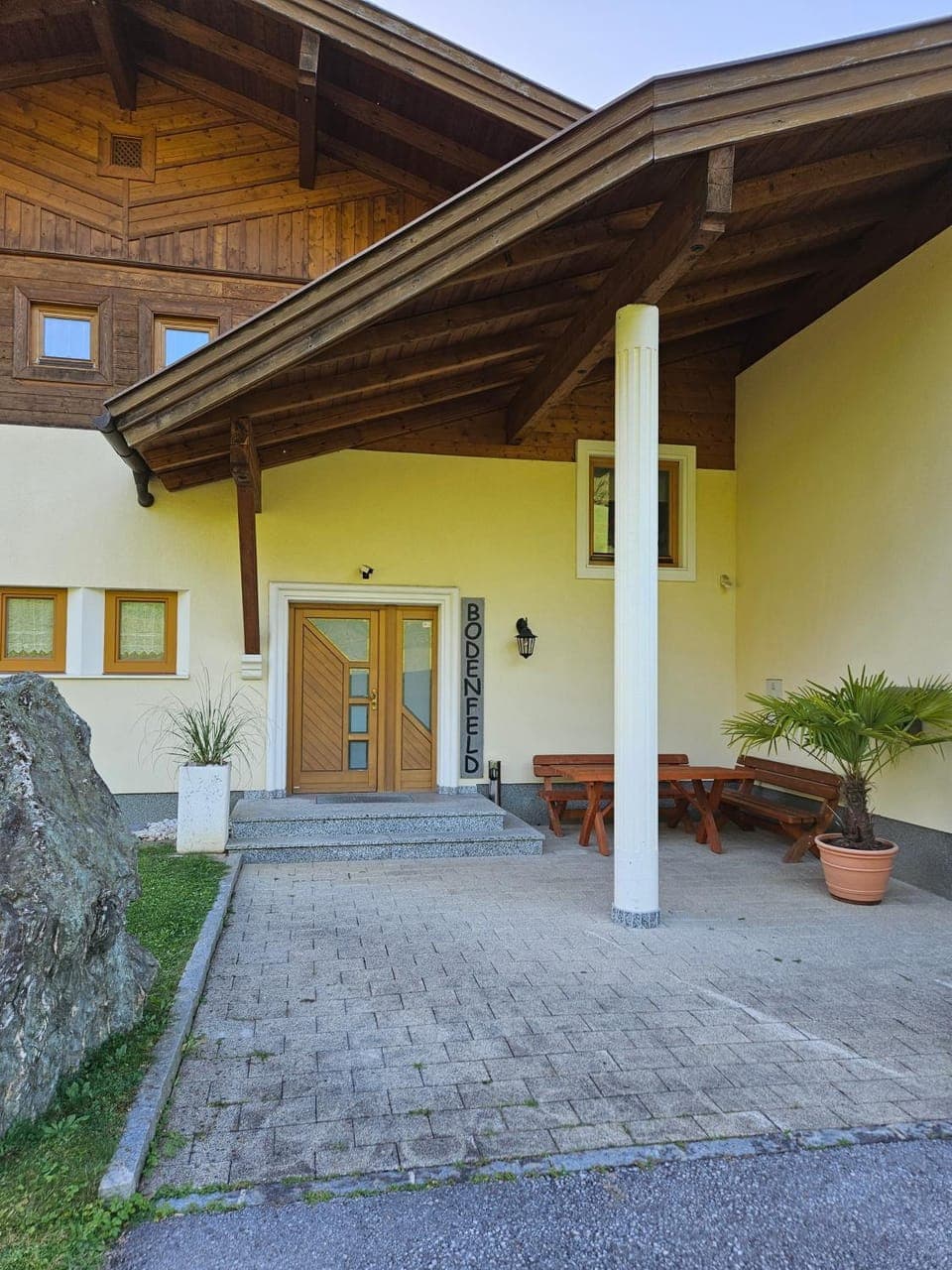 Facade/entrance, Balcony/Terrace