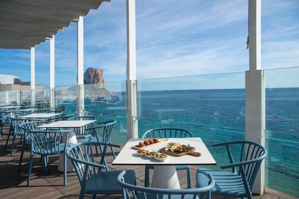 Restaurant/places to eat, Day, Natural landscape, View (from property/room), Balcony/Terrace, Food and drinks, Dining area, Sea view