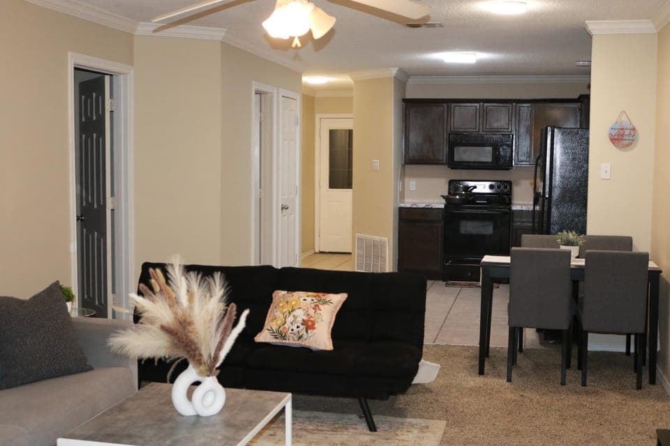 Living room, Seating area, Dining area, Evening entertainment