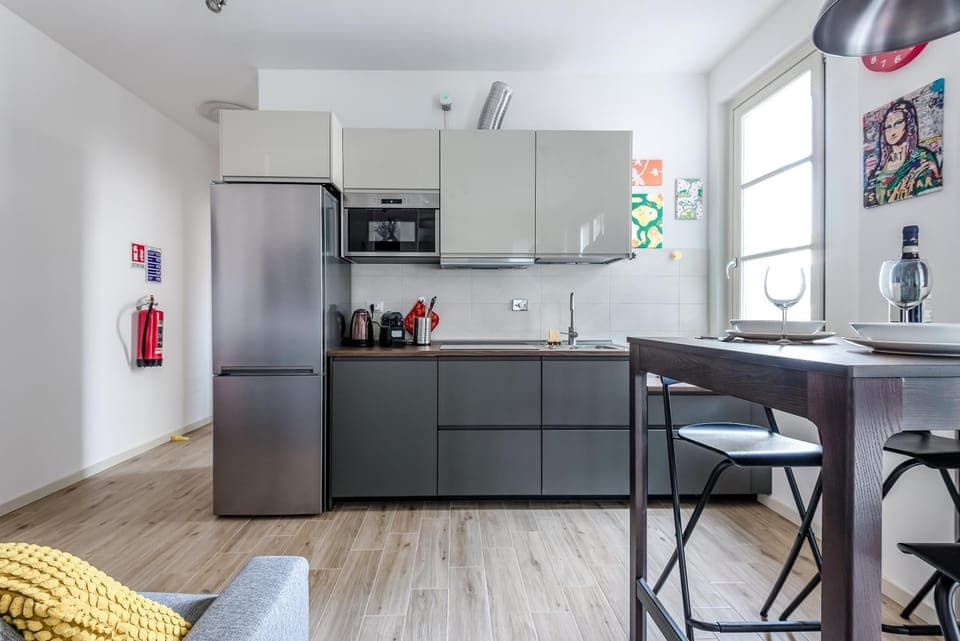Kitchen or kitchenette, Dining area