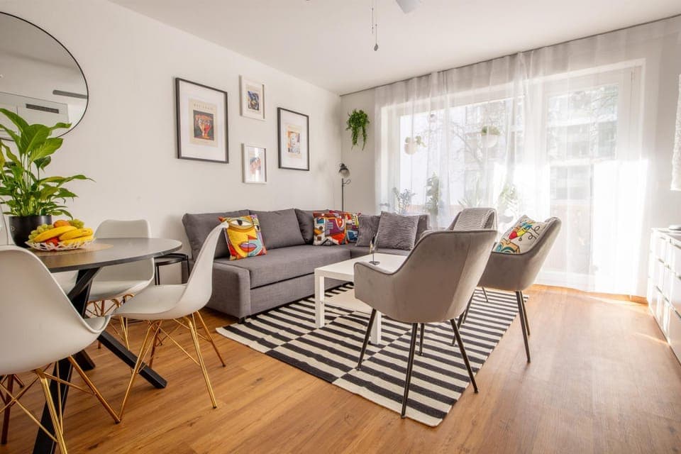 Living room, Seating area, Dining area